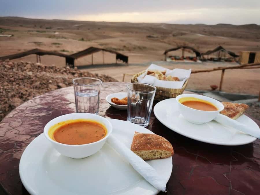 Marrakech: Agafay Desert Dinner, Live Music & Fire Show - The drive from Marrakech and what the transport adds