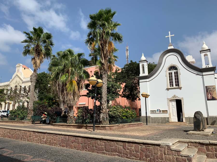 Mindelo Cultural: city tour with live music and tasting - Practical details that affect your day