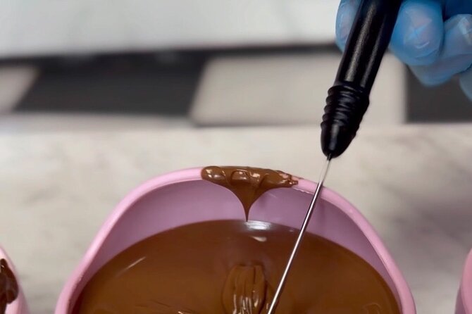Mozart Kugel Workshop in Chocolate Museum Vienna "BO-YO" - Making a Mozartkugel from the center outward