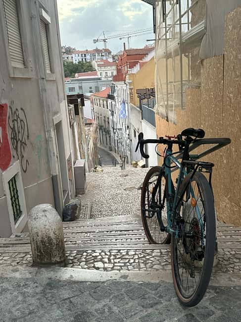 Multicultural Lisbon: Hidden Stories, Art, Food & Live Music - Dinner and live music at Castelo, Espírito Santo