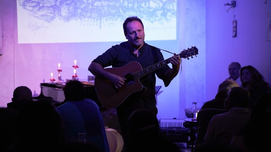 Naples: Traditional Neapolitan Music Concert - Famous Melodies, Familiar Even Without Italian