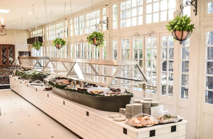 New Orleans: 'Court of Two Sisters' Jazz Brunch Buffet - Why this brunch works so well in the French Quarter