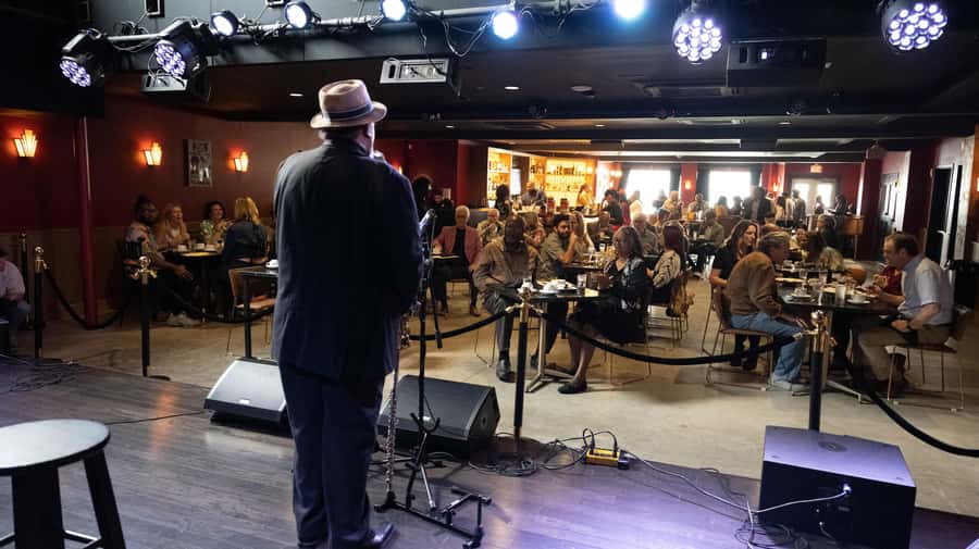 New Orleans: Dew Drop Inn Guided Tour with Live Blues Show - Lunch with classic New Orleans food