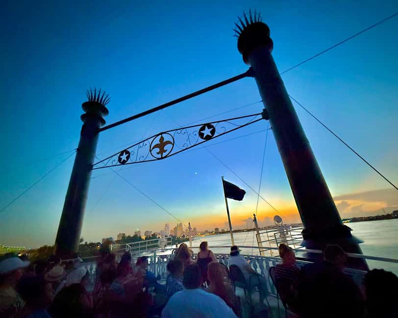 New Orleans: Evening Steamboat Jazz Cruise + Optional Dinner - What the nighttime views are really like