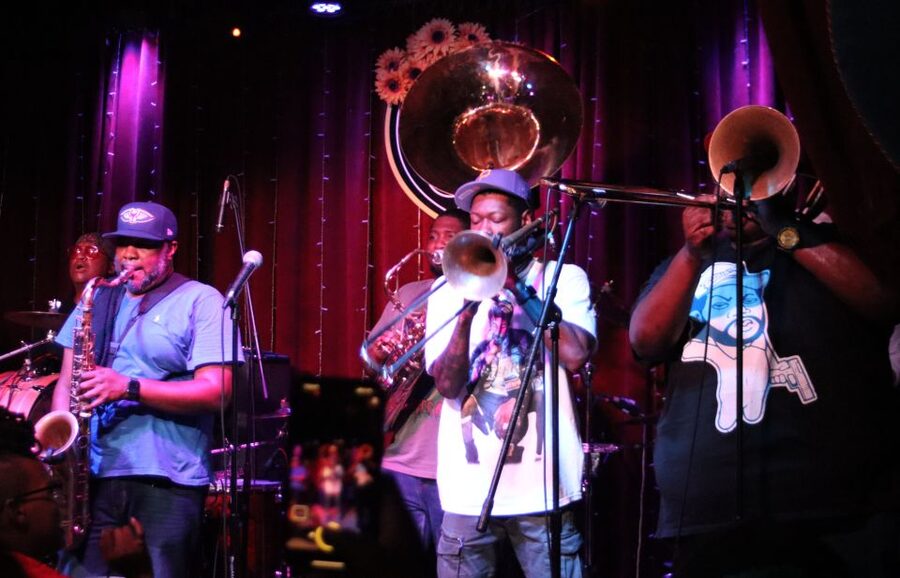 New Orleans: Frenchmen Street VIP Live Music Pub Crawl - The Frenchmen Art Market between songs