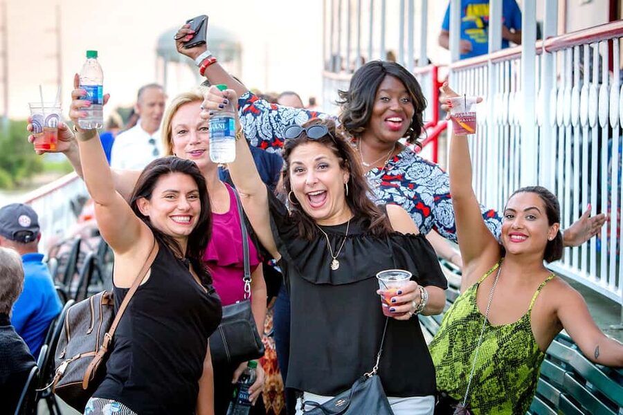 New Orleans: Sunday Steamboat Jazz Cruise + Optional Brunch - Drinks, service, and onboard comfort