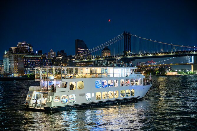 New York City Dinner Cruise on Luxury Yacht with Live Music - A three-hour view of New York from the East River