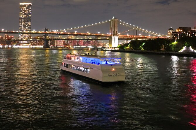 New York City Dinner Cruise with Live Music - Under the Manhattan and Brooklyn Bridges