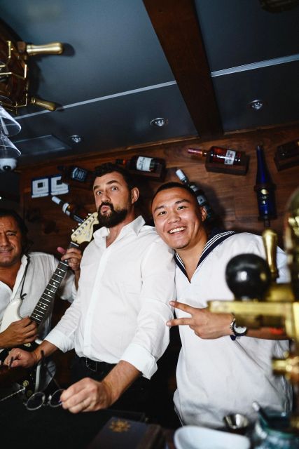 New York City: Gourmet Dinner Cruise with Live Music - Reading the Route From Pier 36 to the Bridges