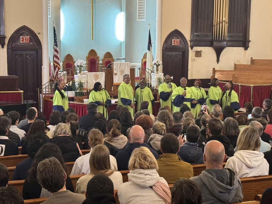 New York City: Harlem Gospel Live Music Concert - A concert with real audience energy