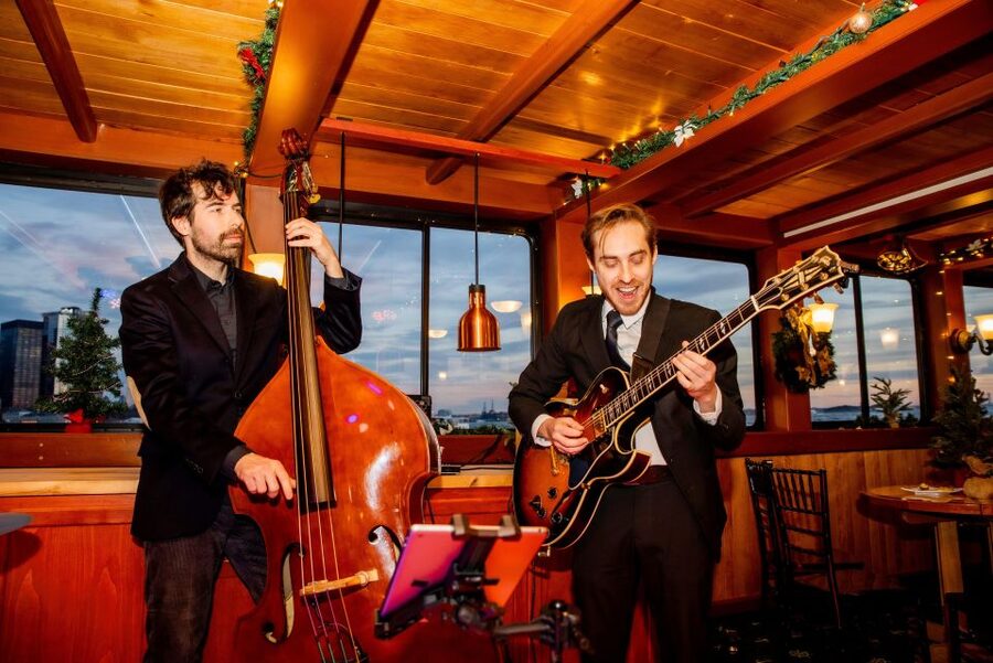 New York City: Holiday Jazz Classic Motor Yacht Cruise - Should you book the Holiday Jazz Classic Motor Yacht Cruise?