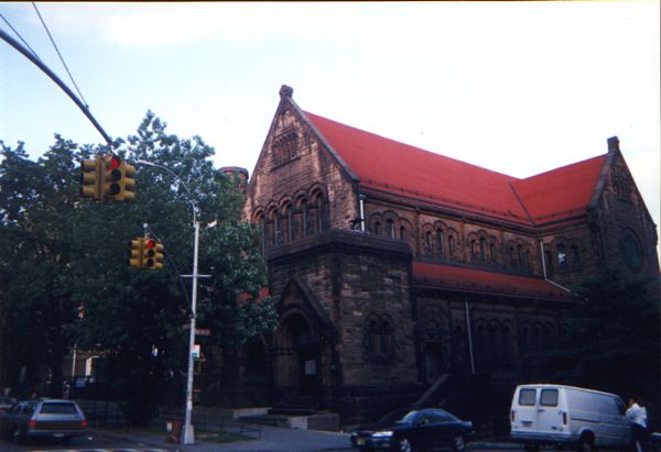New York: Guided Harlem Gospel Tour - Entering the Baptist church for live gospel music