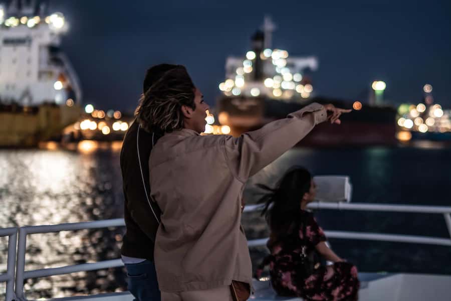 Newcastle: Harbour Dinner Cruise with Live Music - What the three-course dinner adds