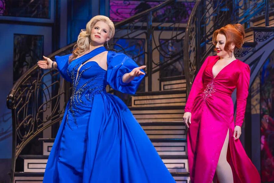 NYC: Death Becomes Her the Musical on Broadway - What your evening at the Lunt-Fontanne Theatre looks like