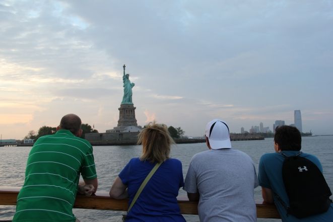 NYC: Evening Jazz Cruise on the Yacht Manhattan - Jazz, drinks, and the evening atmosphere