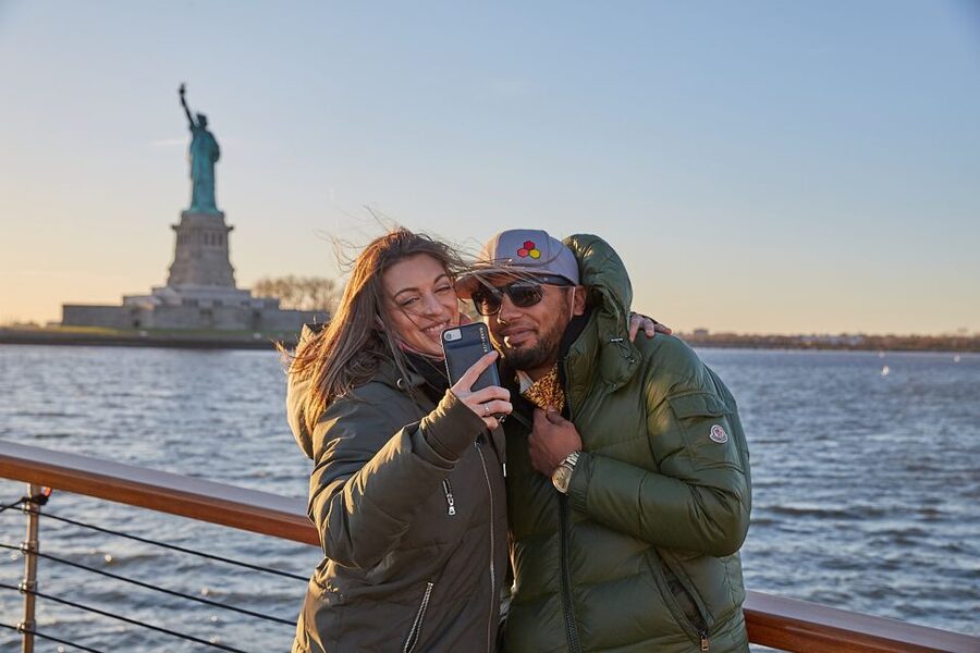 NYC: Holiday Yacht Cruise with Jazz, Cocoa & Carols - From Battery Park to the Financial District