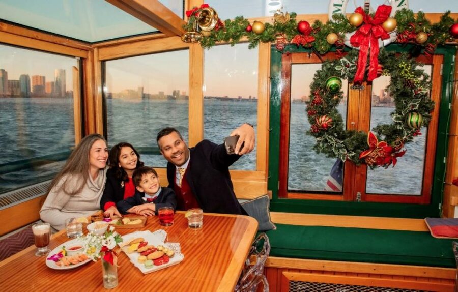 NYC: Holiday Yacht Cruise with Jazz, Cocoa & Carols - Cocoa, cookies, and the one included drink