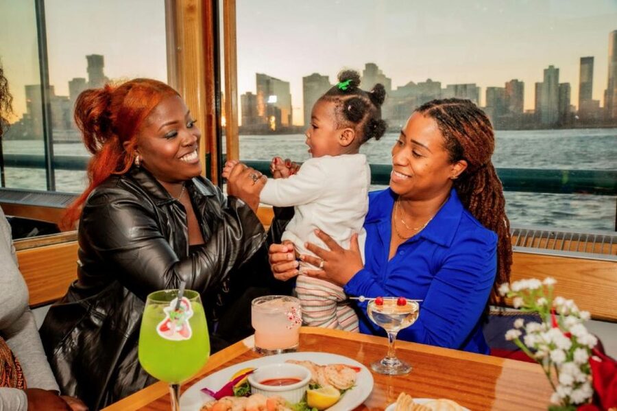NYC: Holiday Yacht Cruise with Jazz, Cocoa & Carols - What the 90 minutes really gives you