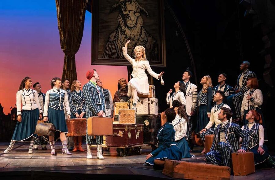 NYC: Wicked The Musical on Broadway - Why Wicked works before Dorothy arrives
