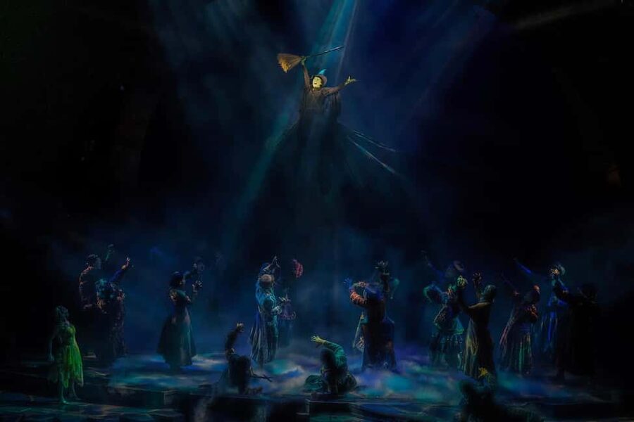NYC: Wicked The Musical on Broadway - Elphaba and Glinda carry the evening
