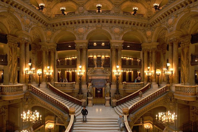 Opera Garnier with private guide - Meeting Your Guide in the Opera District