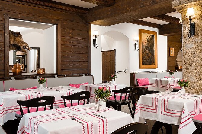 Original Sound of Music Tour Salzburg With Schnitzel and Noodle - The meal at s’Herzl Restaurant