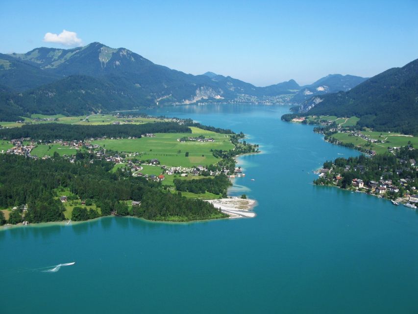 Original Sound of Music Tour with Schnitzel + Noodles - The bus, guide, and group atmosphere