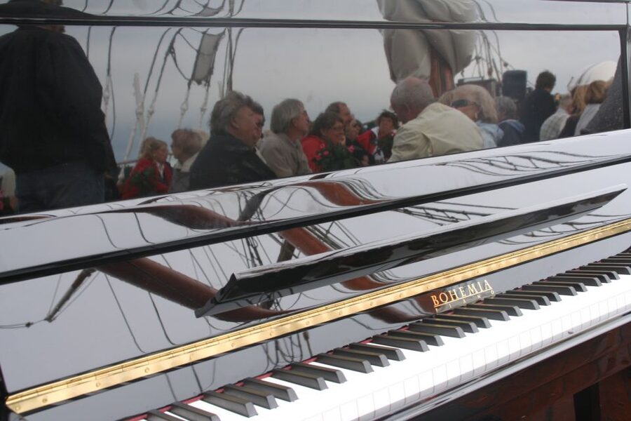 Oslo: Oslo Fjord Cruise with Live Jazz Music & Shrimp Buffet - Setting out from Oslo City Hall