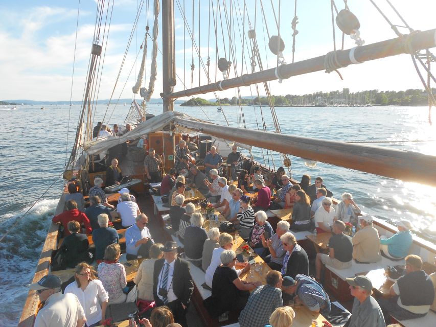 Oslo: Oslo Fjord Cruise with Live Jazz Music & Shrimp Buffet - Live jazz beside the water