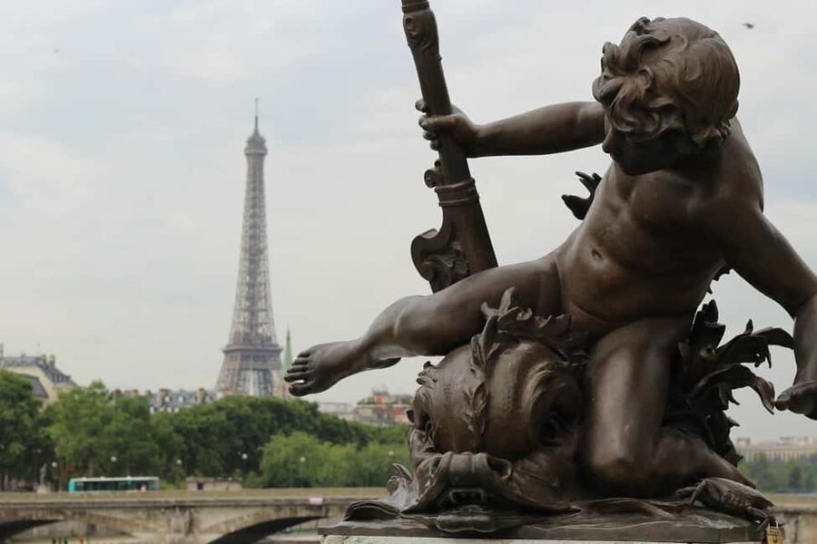 Pairs: The Opera to Hotel des Invalides Guided Walking Tour - The Champs-Élysées and two exhibition palaces