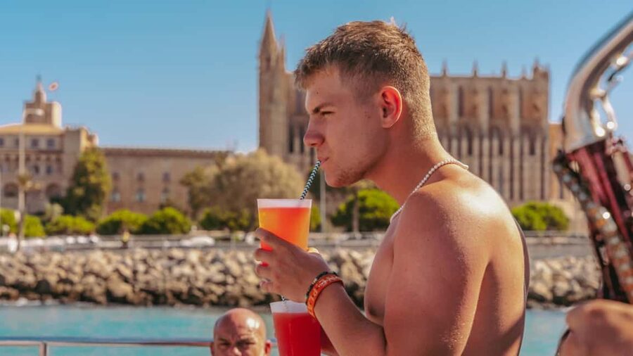 Palma: Punta Negra and Ses Illetes Boat Trip with Live Music - A Floating Mediterranean Lunch