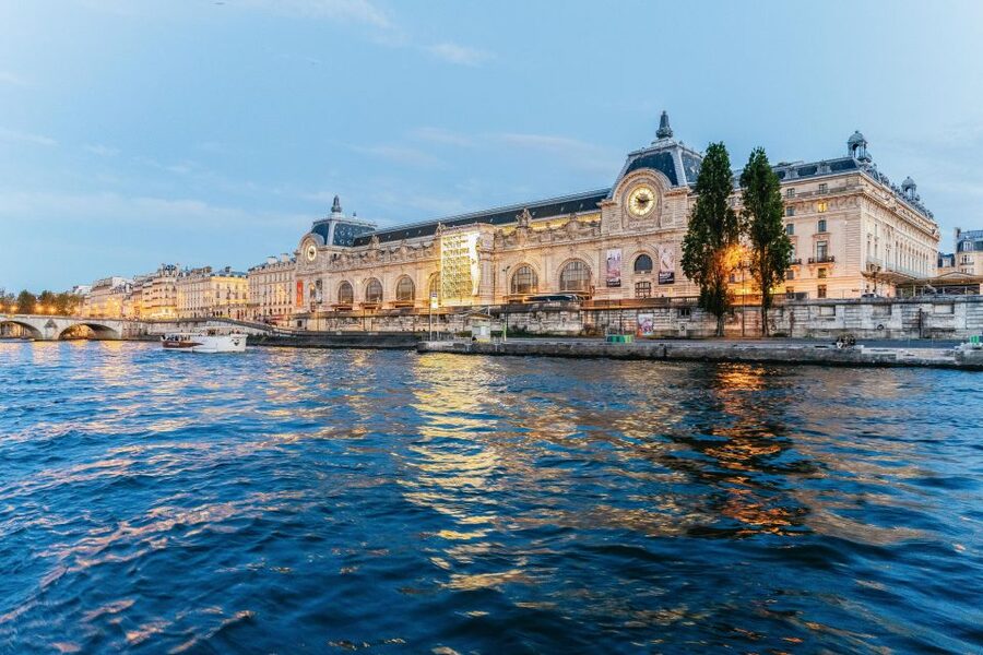 Paris: 3-Course-Dinner Cruise on the Seine with live music - Leaving from the Eiffel Tower