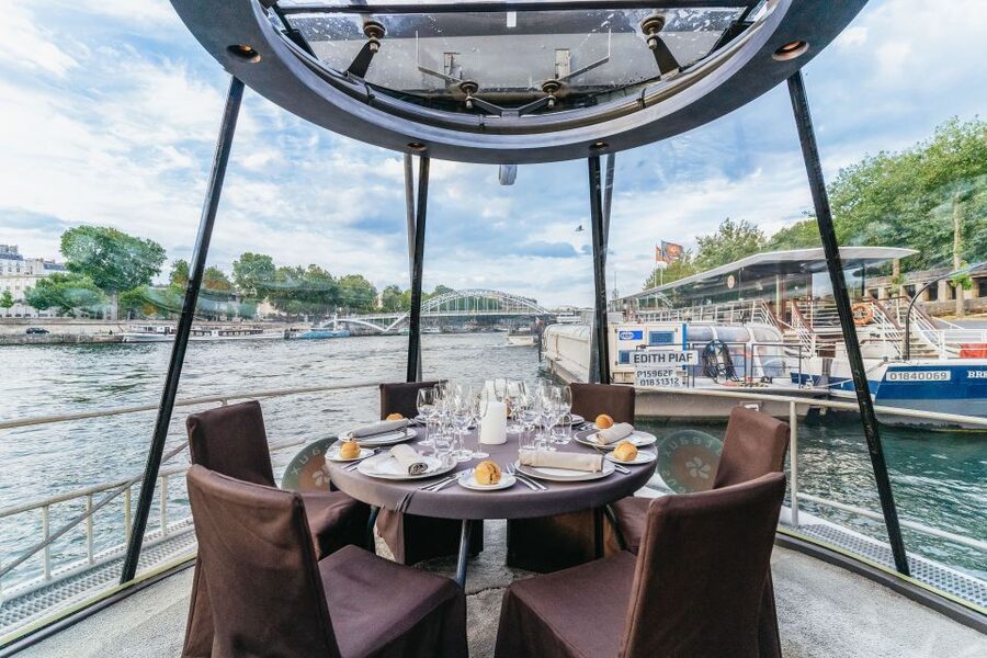 Paris: 3-Course-Dinner Cruise on the Seine with live music - Musée d’Orsay and the historic quays