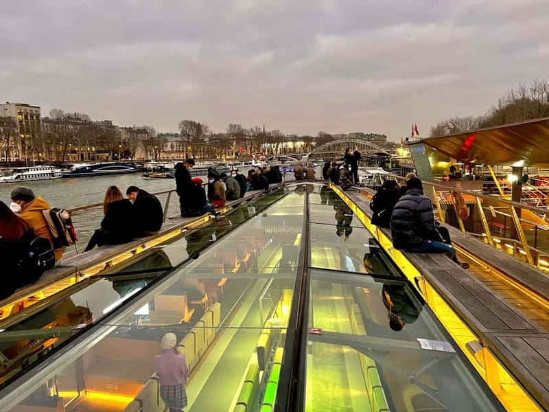 Paris: Day or Evening River Cruise with Musical Ambiance - What the $20 price really gives you
