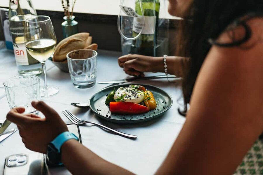 Paris: Gourmet Dinner Cruise on Seine River with Live Music - A dinner cruise with a proper Paris finale