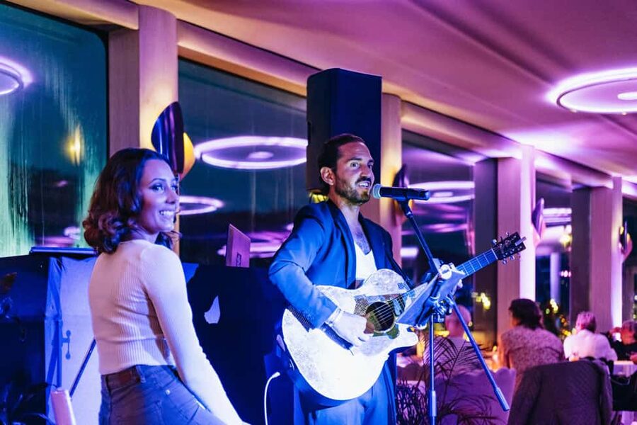 Paris: Gourmet Dinner Cruise on Seine River with Live Music - What you see between the Statue of Liberty and the Eiffel Tower