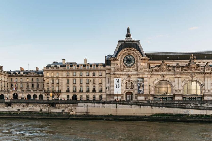 Paris: Gourmet Dinner Cruise on Seine River with Live Music - Should you book the Le Diamant Bleu cruise?