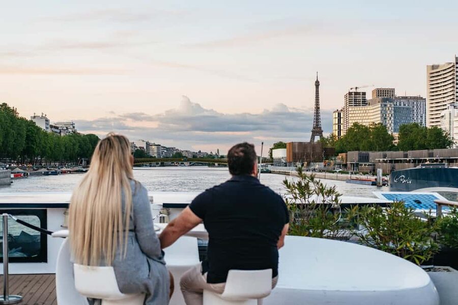 Paris: Gourmet Dinner Cruise on Seine River with Live Music - Following the Seine from 2 Rue du Ranelagh