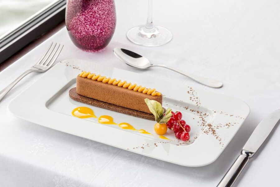 Paris: Seine River Cruise with 3-Course Dinner & Live Music - A small boat with a big Paris view