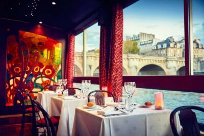 Paris: Seine River Cruise with 3-Course Dinner & Live Music