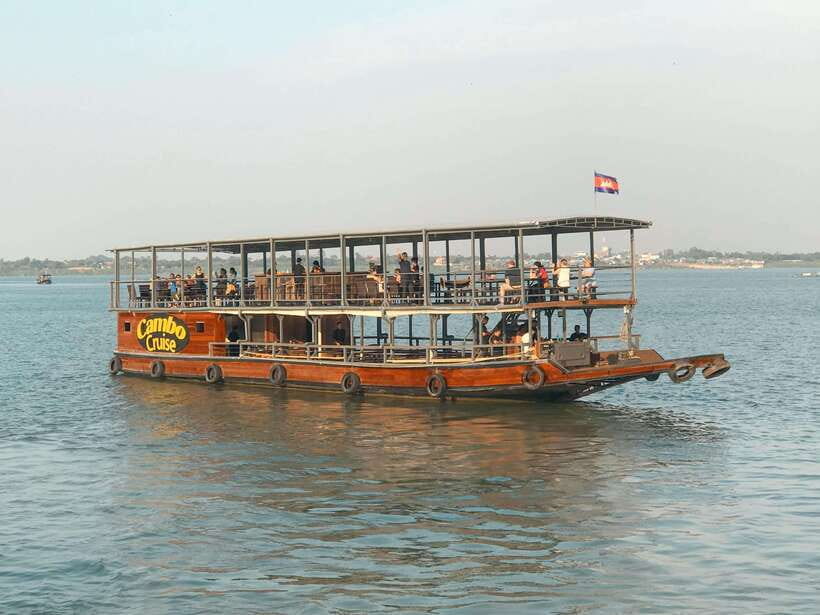 Phnom Penh: Mekong Sunset Dinner Cruise with Live Music - A Gentle Introduction to Phnom Penh From the Mekong