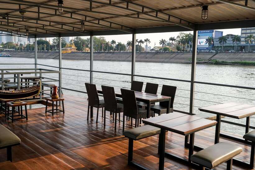 Phnom Penh: Mekong Sunset Dinner Cruise with Live Music - Final Decision: Pick the 5pm Sailing If You Can