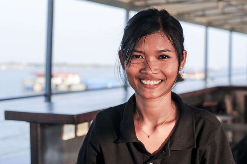 Phnom Penh: Mekong Sunset Dinner Cruise with Live Music - Khmer Music Is the Heart of the Evening