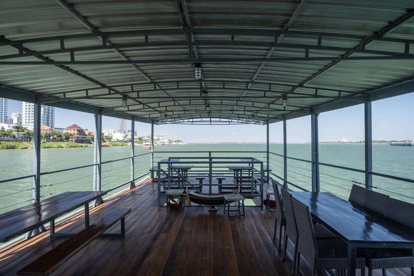 Phnom Penh: Mekong Sunset Dinner Cruise with Live Music - Boarding Near Kroeung Garden Restaurant