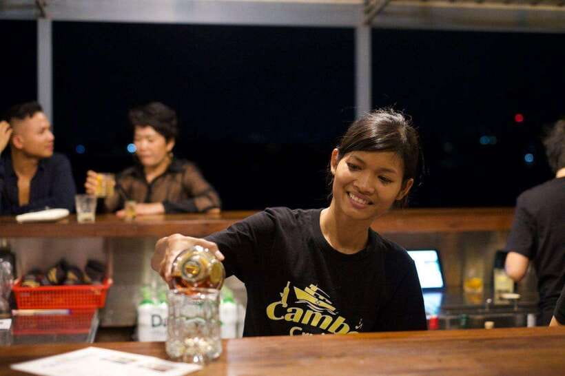 Phnom Penh: Mekong Sunset Dinner Cruise with Live Music - Comfort, Weather, and Practical Limits