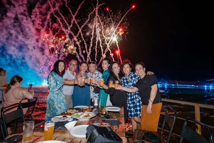 PhuQuoc Romantic Dinner with Symphony & Kiss of the Sea Show - Who Will Enjoy This Evening Most