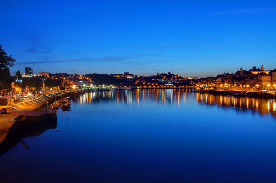 Porto: All-Inclusive Fado Dinner Show and Night Tour - Key details at a glance