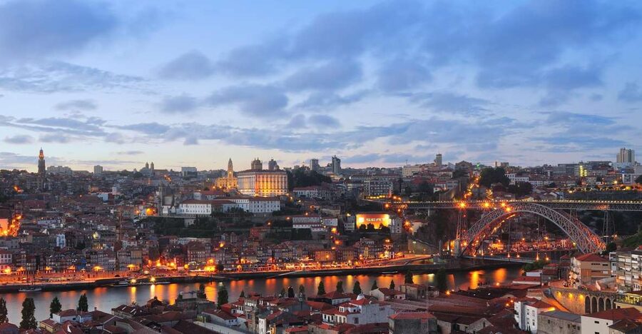 Porto: All-Inclusive Fado Dinner Show and Night Tour - Should you book the Porto Fado dinner tour?
