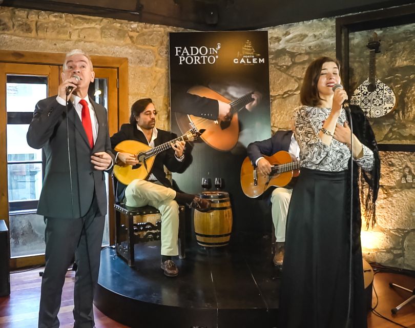 Porto: Cálem Cellar Tour, Fado Show & Wine Tasting - The 30-minute cellar tour