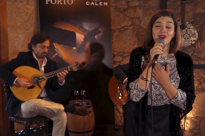 Porto: Cálem Cellar Tour, Live Fado Show and Wine Tasting - Tasting Cálem Fine White and 10-Year-Old Tawny